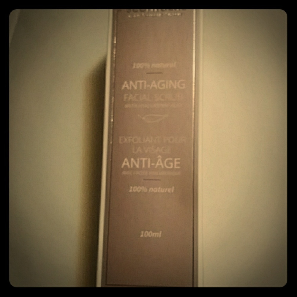 Anti aging facial scrub